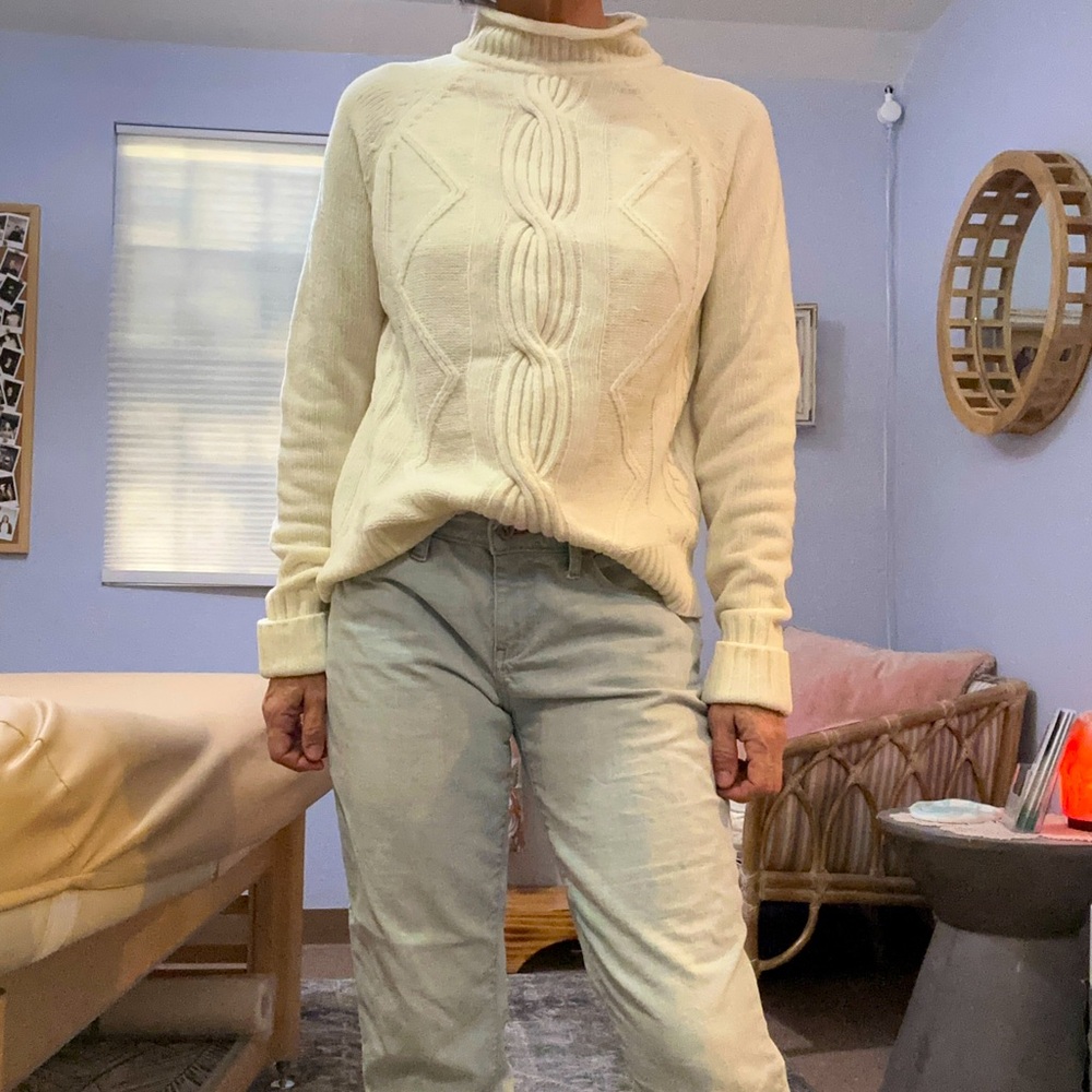 Designers studio originals chenille mock neck cream cable knit sweater size med